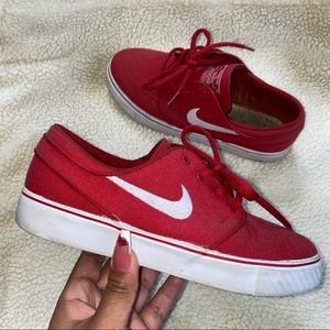 Red Nike Janoski
